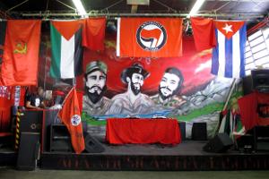 Liberazione di Campi Bisenzio palco antifa